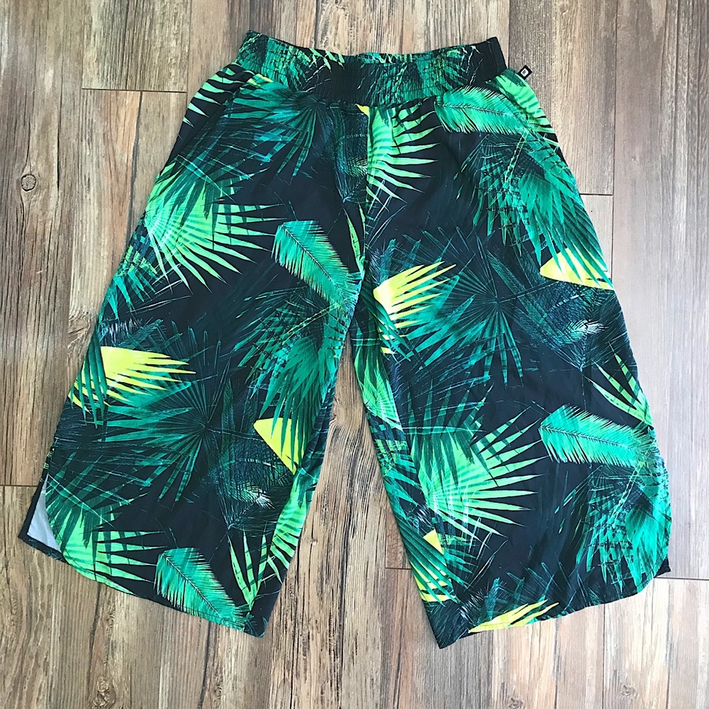 Fabletics Culotte Pants Rainforest Palm Leaf Print